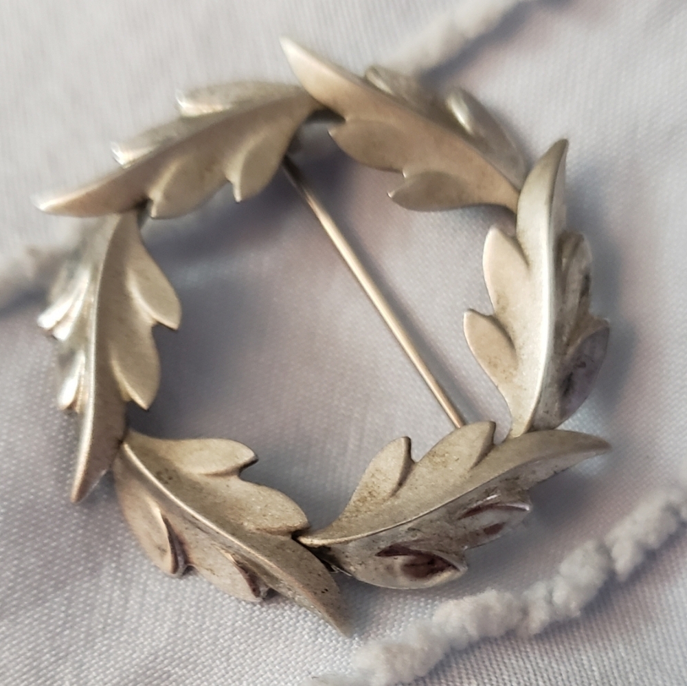 Elegant Silver Leaf Brooch By Source Unknown - image 1